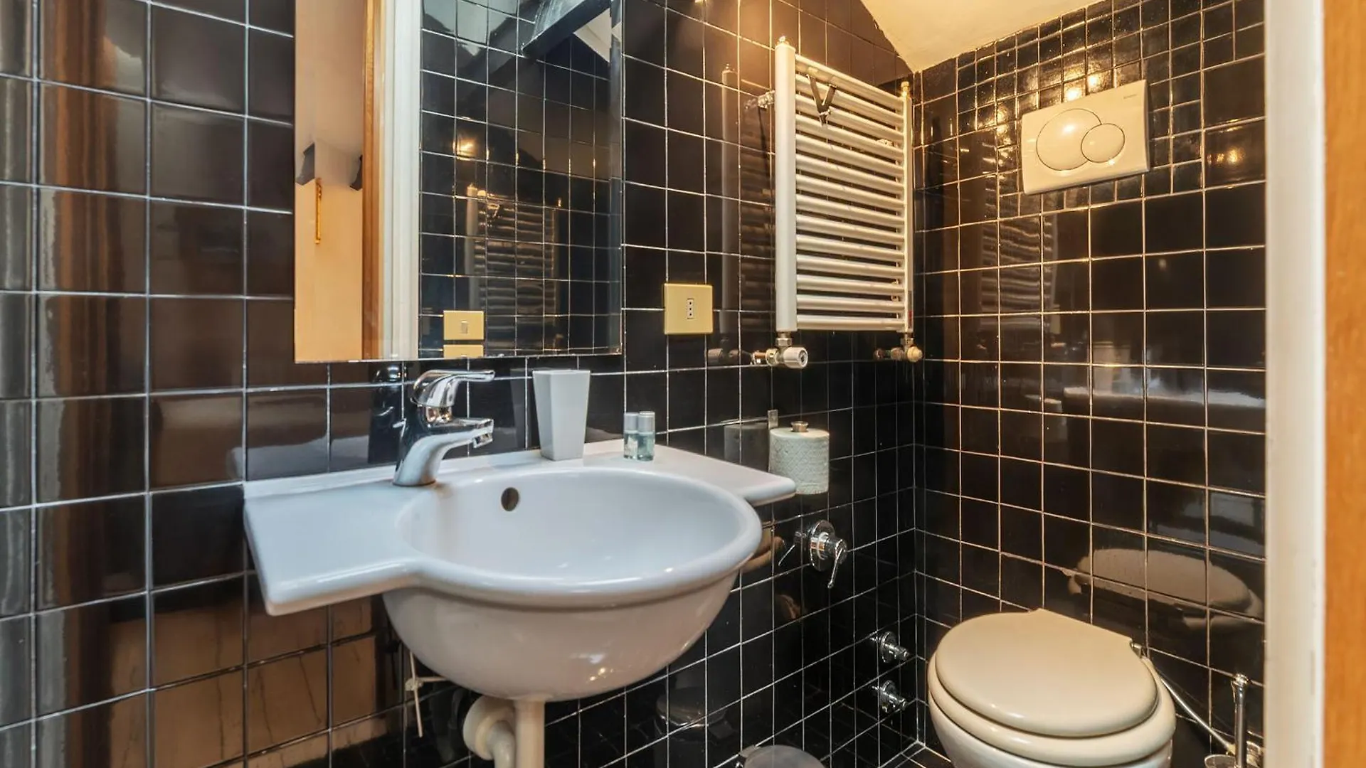 ホームステイ Orange Room With Bathroom And Shared Terrace ローマ