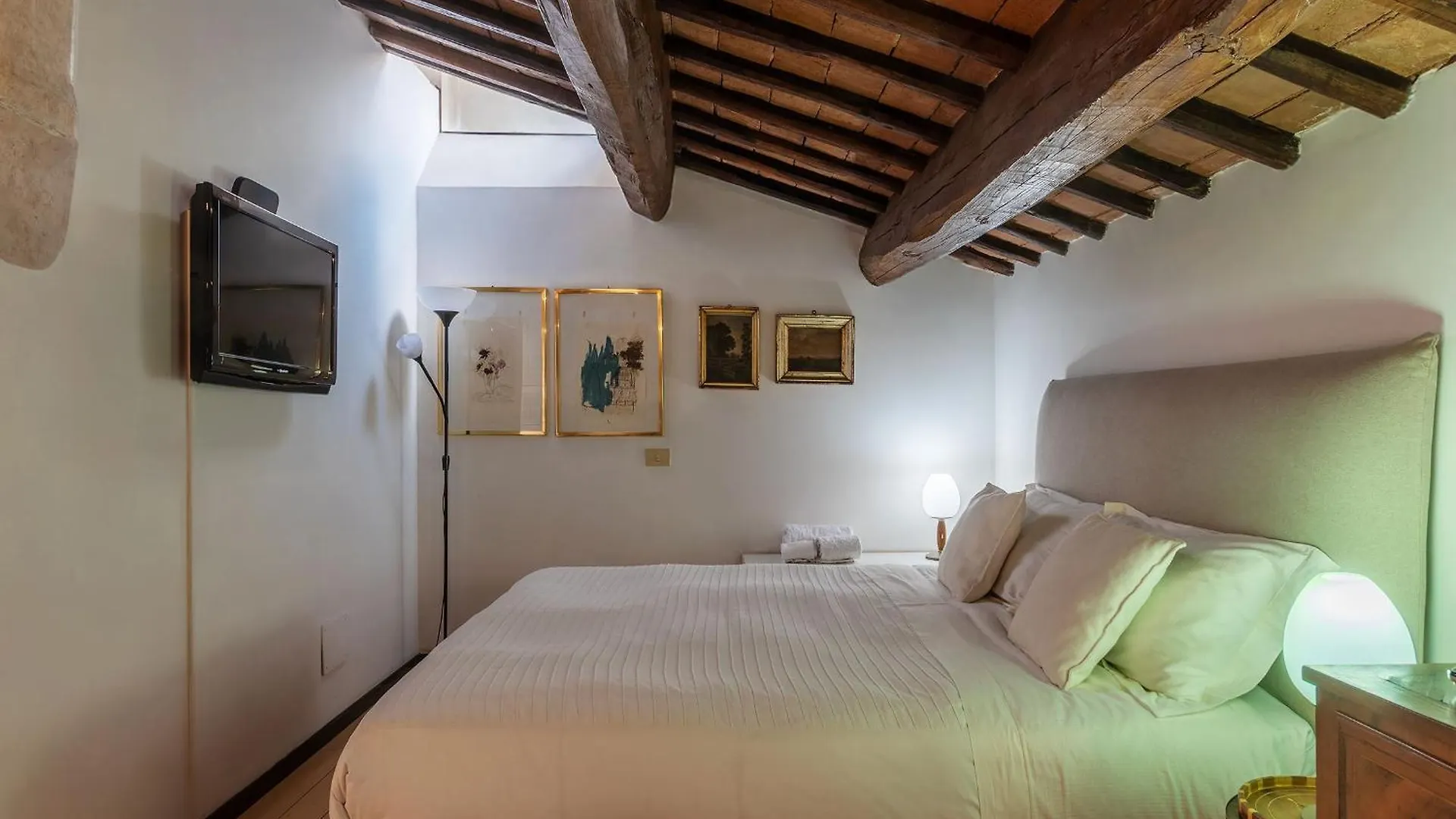 Homestay Orange Room With Bathroom And Shared Terrace Rome