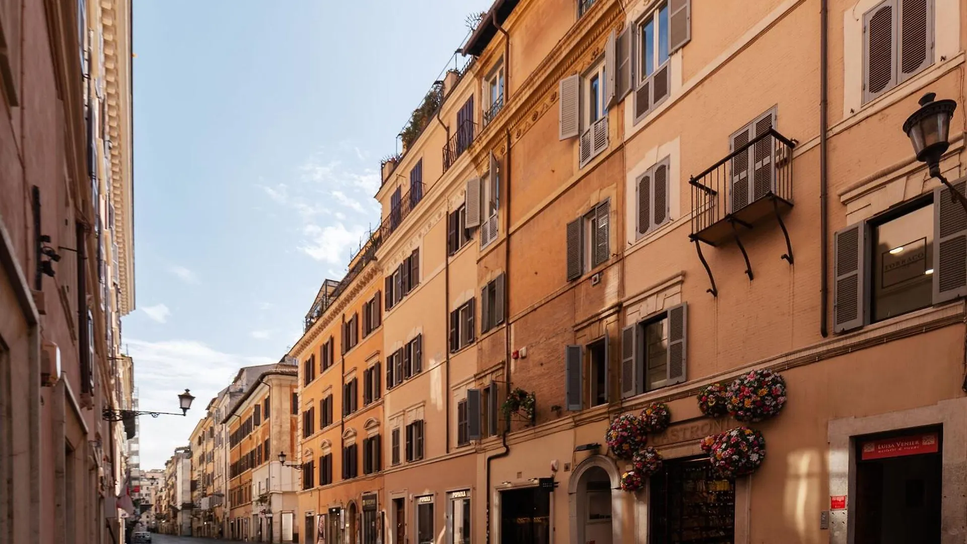 Orange Room With Bathroom And Shared Terrace Rome Homestay