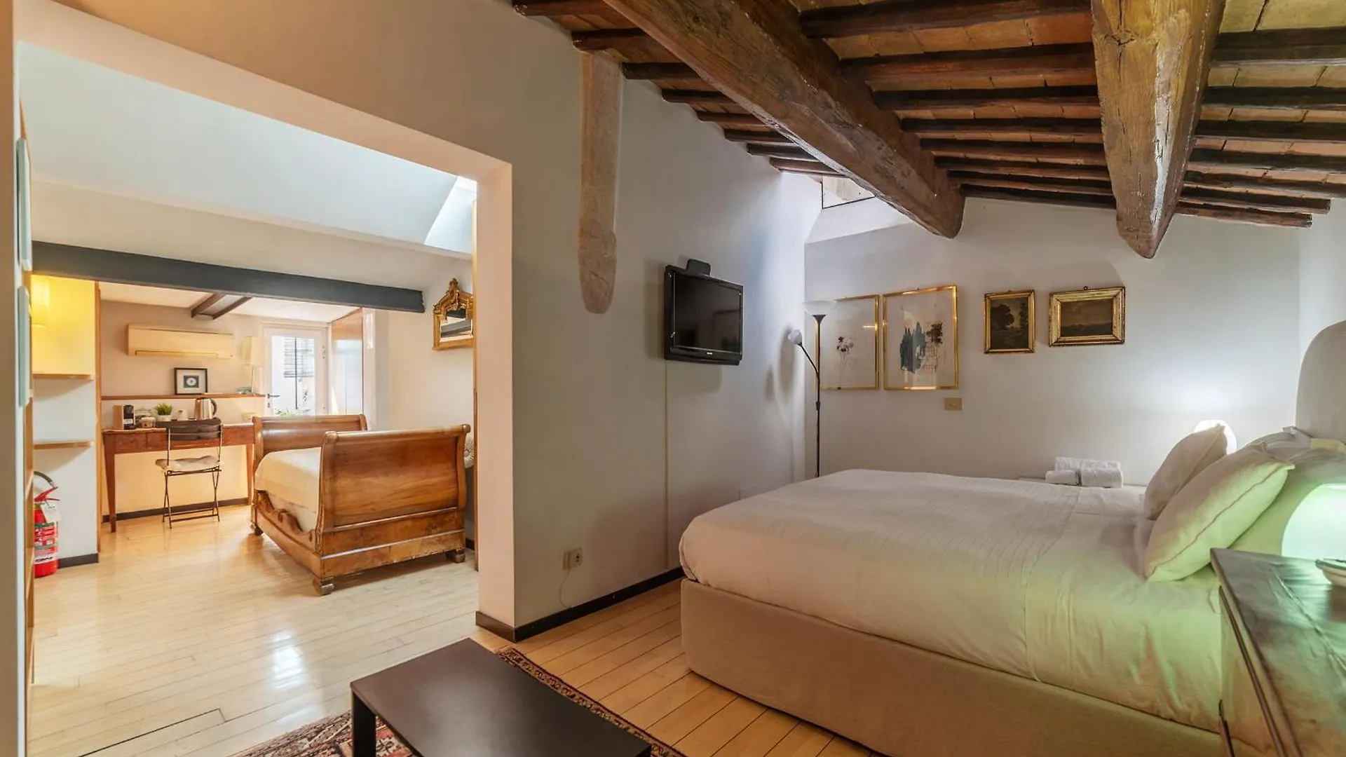 Orange Room With Bathroom And Shared Terrace Rome 0*,