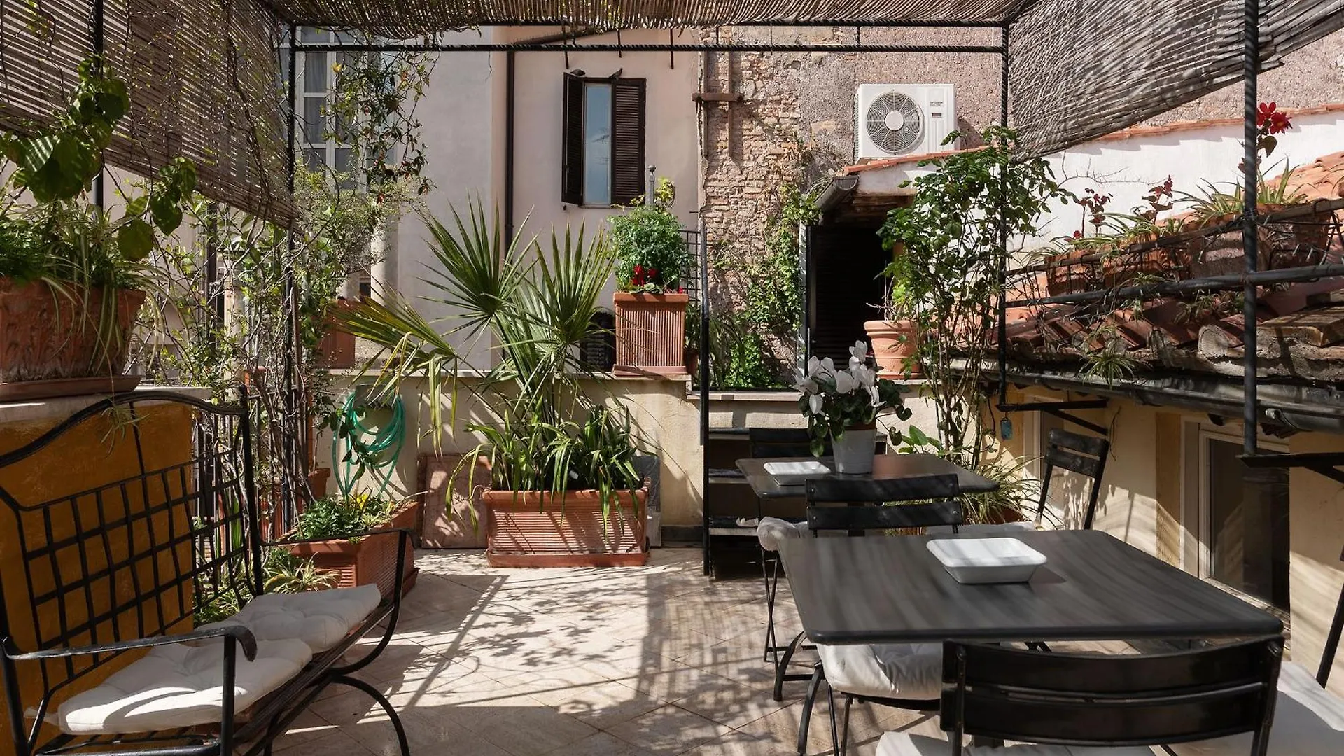 Orange Room With Bathroom And Shared Terrace Rome Homestay