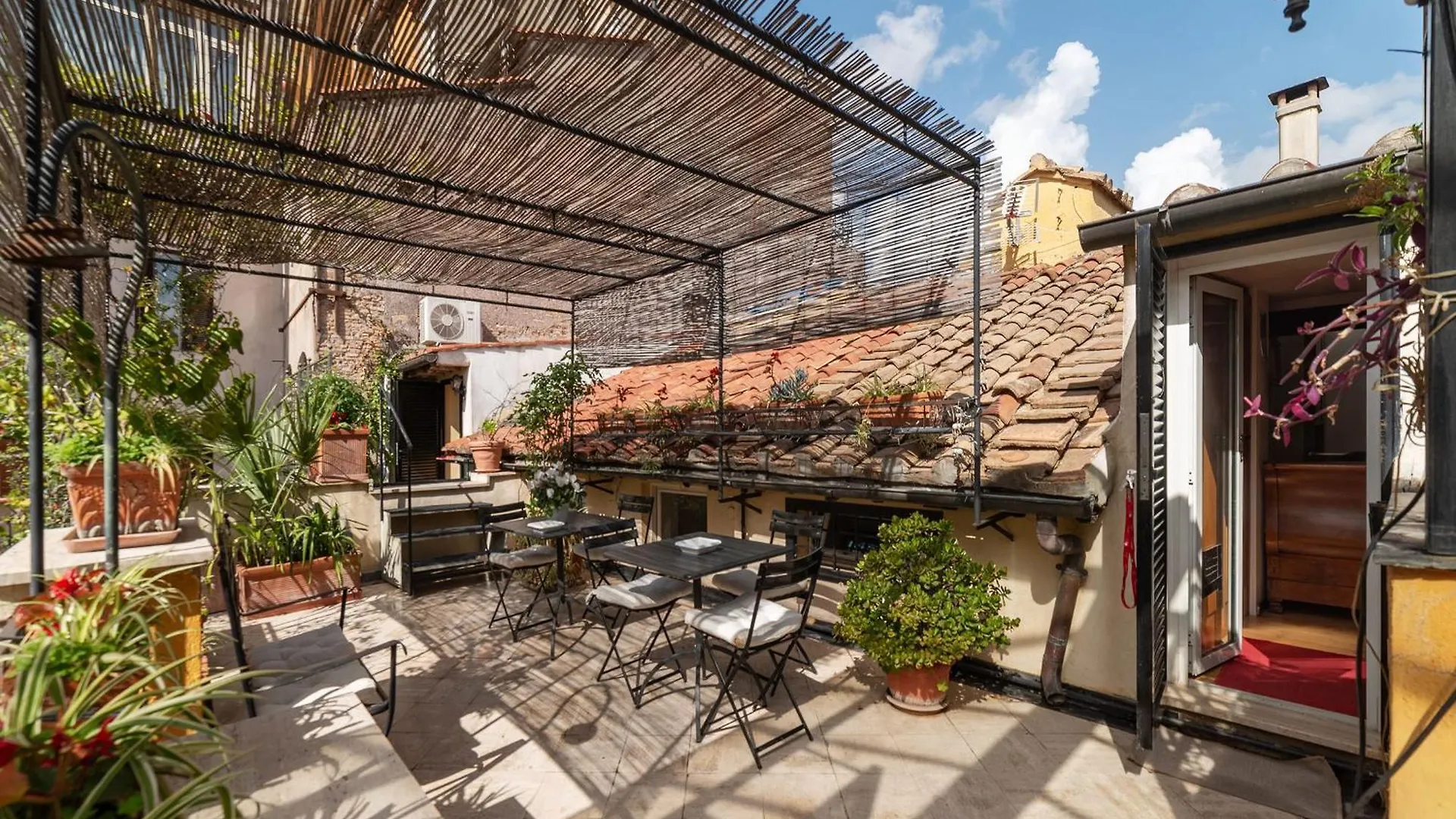 Orange Room With Bathroom And Shared Terrace Rome