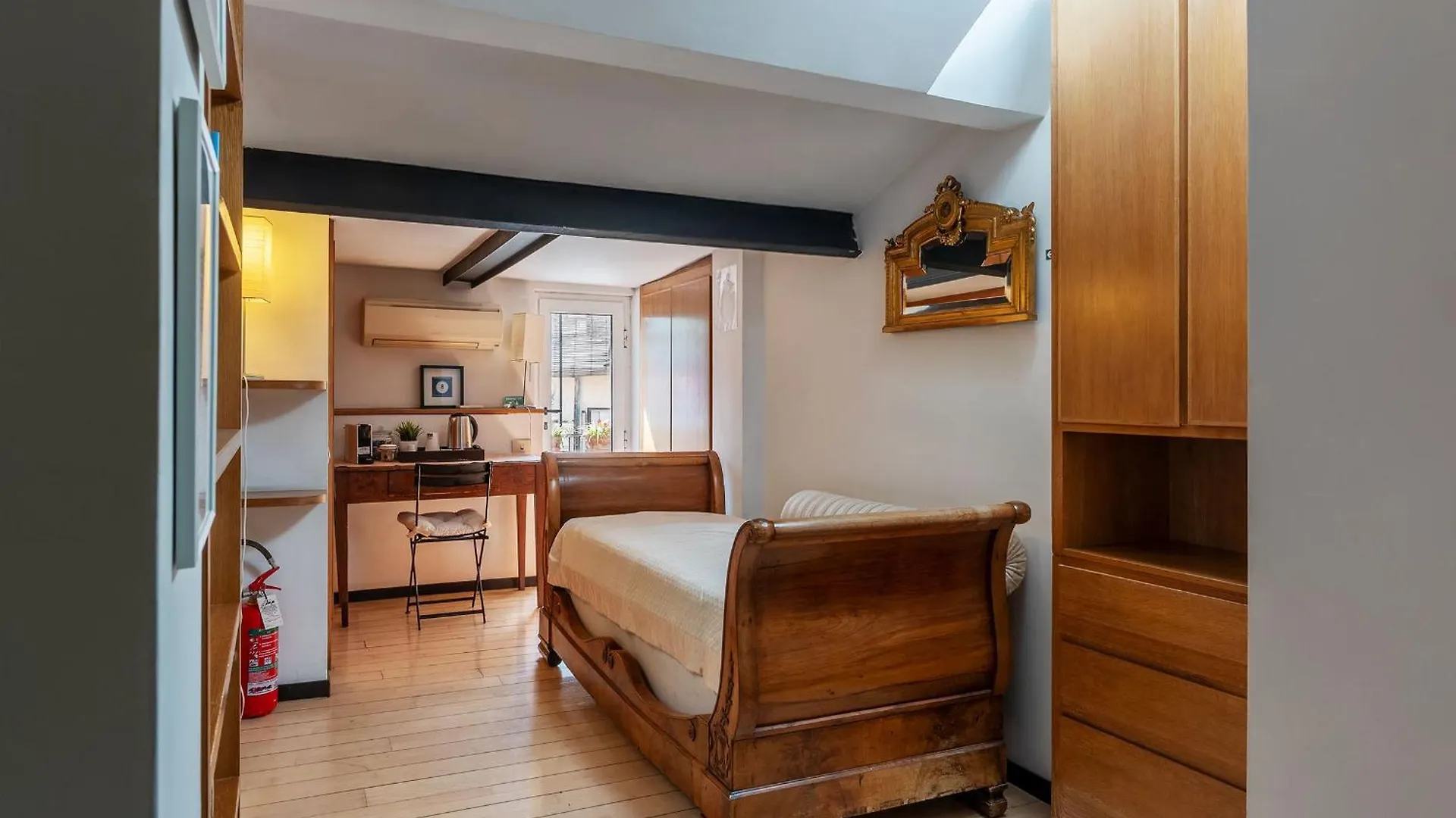 Orange Room With Bathroom And Shared Terrace Rome