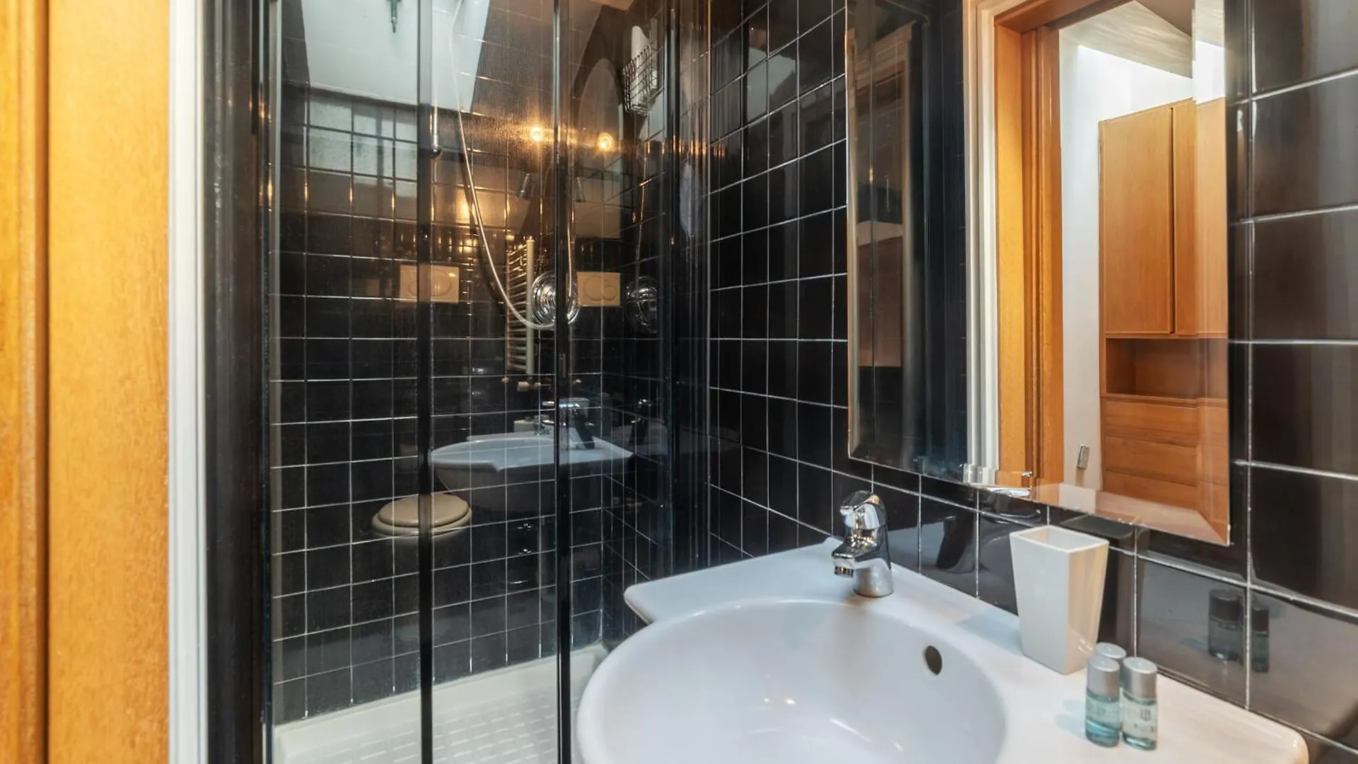 Orange Room With Bathroom And Shared Terrace Rome