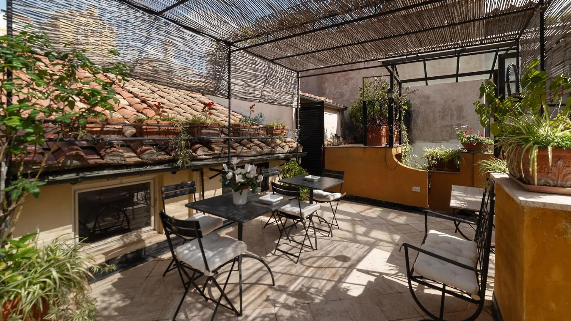 Orange Room With Bathroom And Shared Terrace Rome Homestay