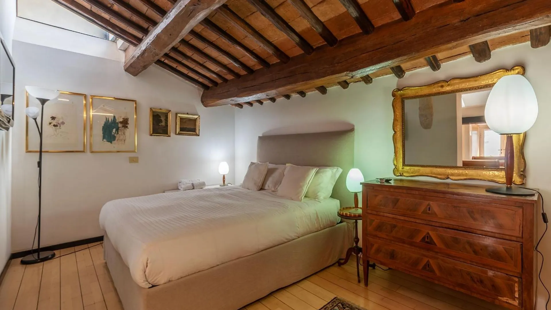 Homestay Orange Room With Bathroom And Shared Terrace Rome